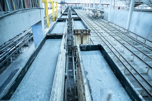 Ligne de Production de Blocs en Béton avec Isolant PSE Intégré à Aksu, Xinjiang, Chine