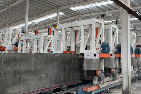 Ligne de Production de Blocs en Béton avec Isolant PSE Intégré à Kashgar, Xinjiang, Chine