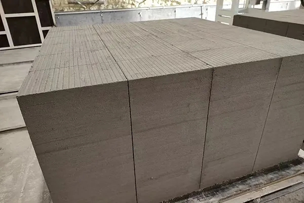 Ligne de production de blocs BCNA à Bichkek, Kirghizistan.