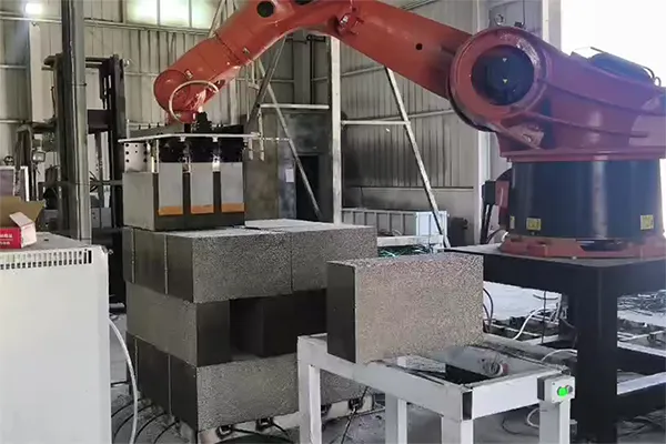 Optimisation de la ligne de production de blocs auto-isolants à Kashgar, Xinjiang, Chine.