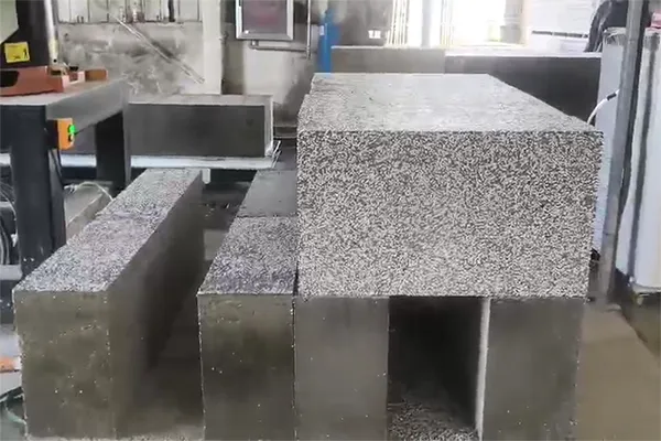 Optimisation de la ligne de production de blocs auto-isolants à Kashgar, Xinjiang, Chine.